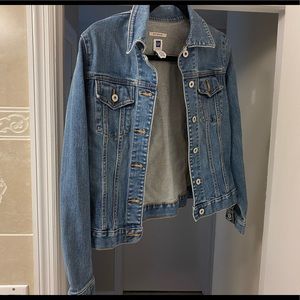 Womenswear small denim jacket.